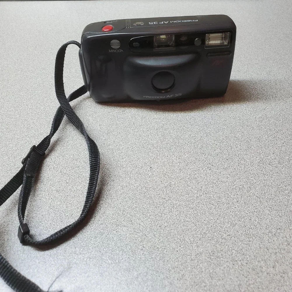 Minolta Freedom AF35 35mm Camera - Vintage (Good Condition)